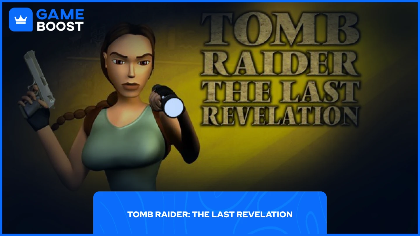 Lara Croft ținând o armă și o lanternă